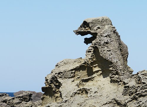 男鹿のゴジラ岩
